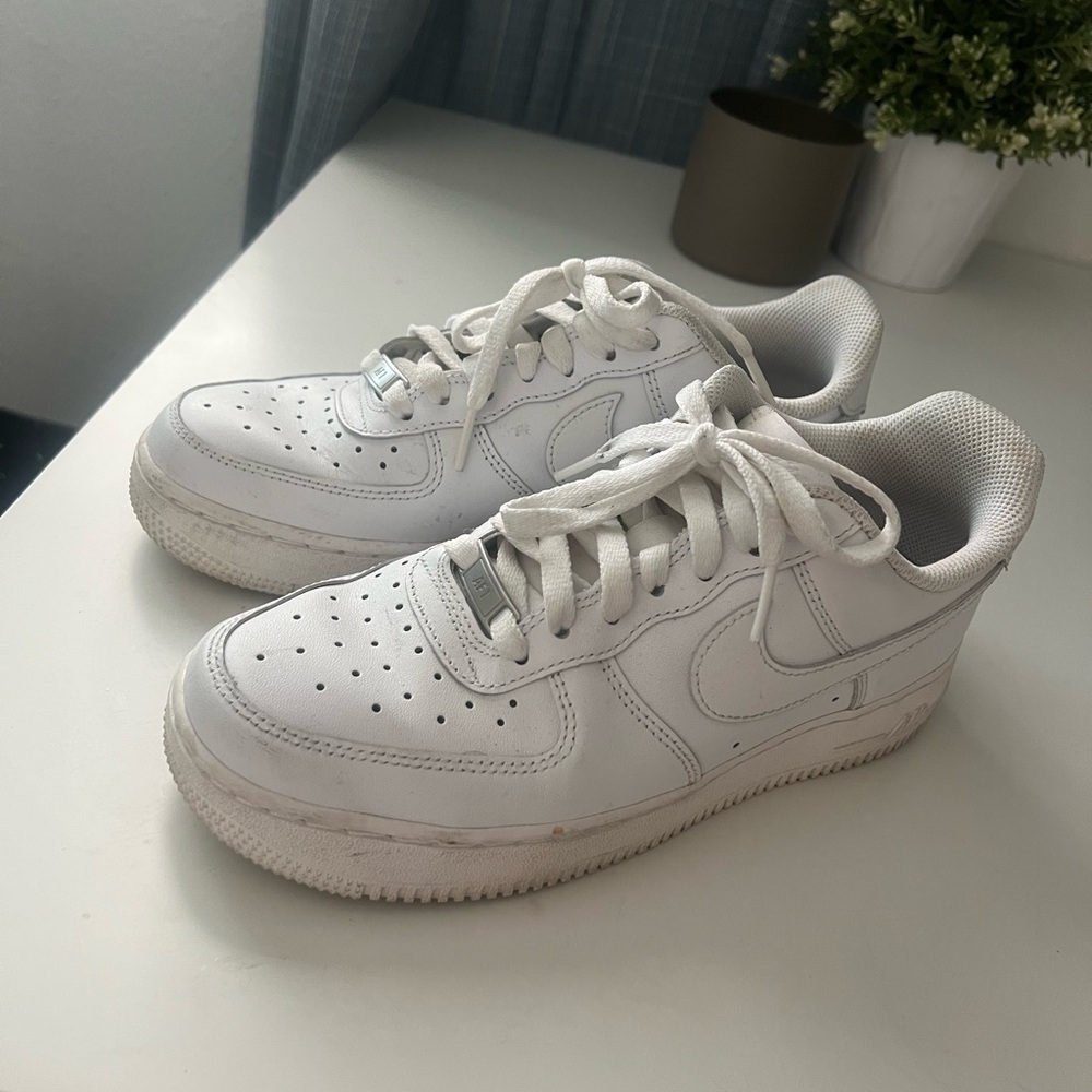 Nike White Air Force 1 Sneakers Classic Design
